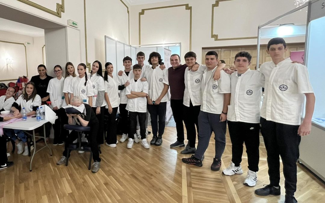 Ученици одељења II/3, II/5, II/6, IV/2 и III/5 наше школе активно учествовали на Фестивалу здравља! 🌿💚