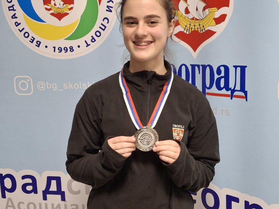 Ученица наше школе Даница Антић (1-5) освојила је друго место на Градском такмичењу у стрељаштву