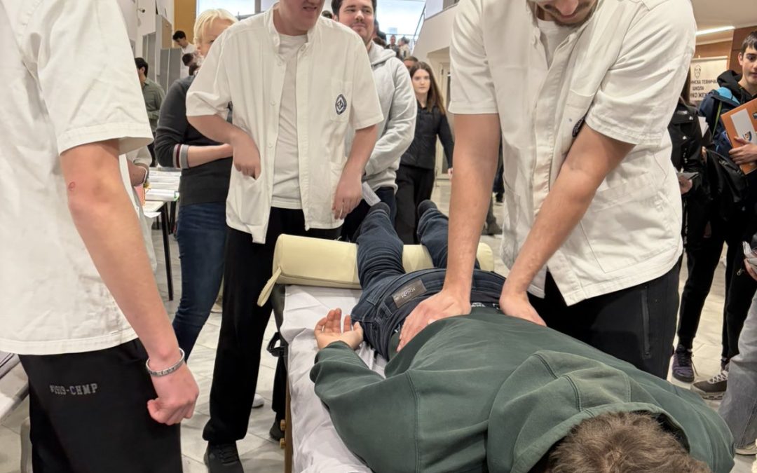 Данa 08.04.2026 су ученици одељења II-4, II-7 и IV-4, заједно са наставницима Јованом Станисављевић, Миом Ранђеловић Ђујић, Александром Бисићем и Маријом Митровић, учествовали на Сајму образовања на Звездари